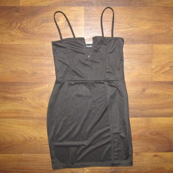 PrettyLittleThing Dresses & Skirts - PrettyLittleThing Black Dress Sz 6 strap Small